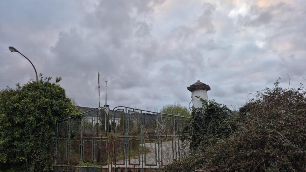 Imagen de la antigua estación de radio de Mandiá, donde se ubicará la ciudad deportiva.