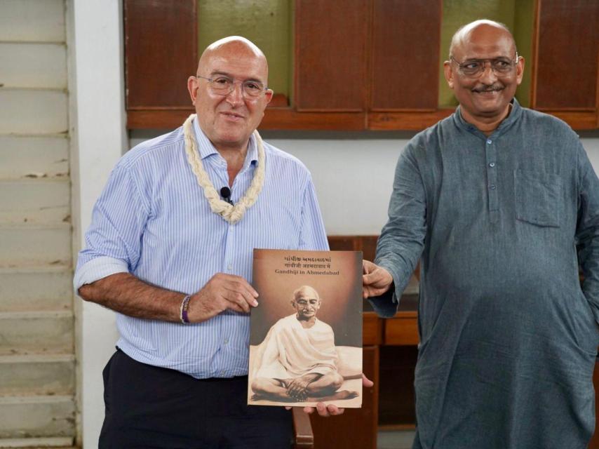 Jesús Julio Carnero en su visita a la India
