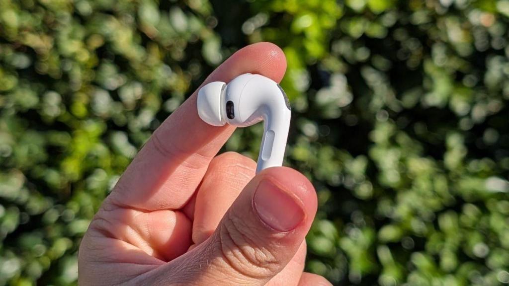 Emplazamiento del sensor cardíaco en los AirPods Pro 3