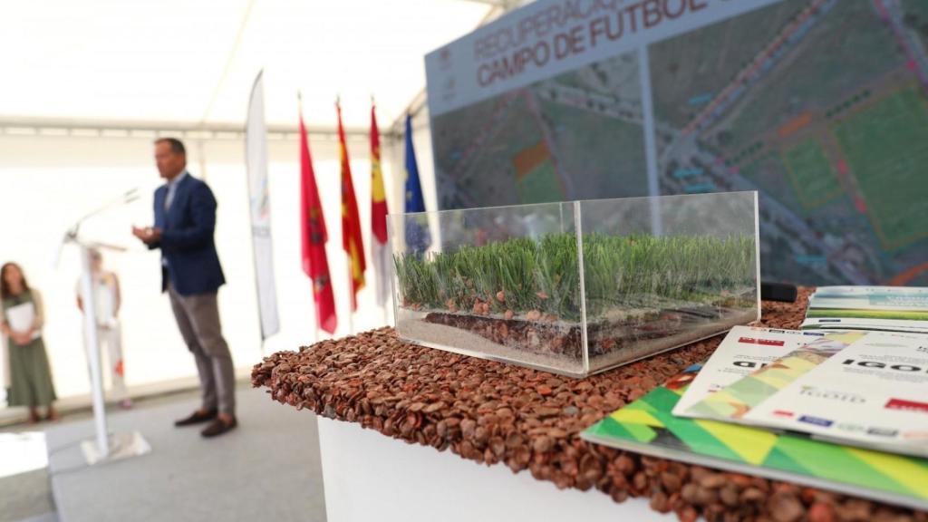 La primera piedra del campo de fútbol Carlos III se puso el pasado julio.