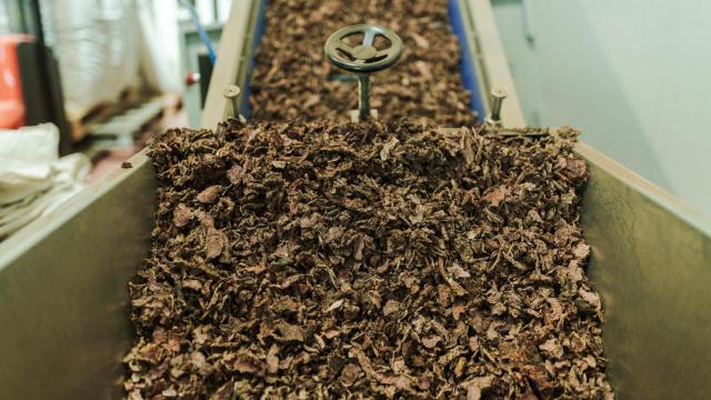 Parte del proceso de operaciones de Natac, en una de sus plantas de producción.