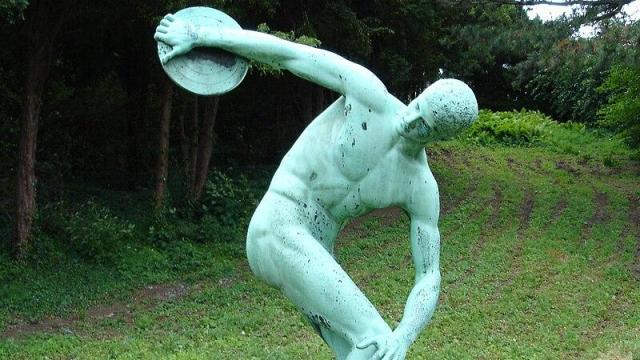 Réplica en bronce del 'Discóbolo' de Mirón en el Jardín Botánico de la Universidad de Copenhague