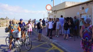 Vecinos de playa Babilonia el lunes, el día programado para demoler.