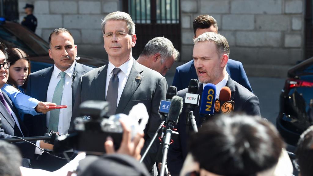 El secretario del Tesoro de Estados Unidos, Scott Bessent, y el representante de Comercio de Estados Unidos, Jamison Greer, en una comparecencia ante la prensa.