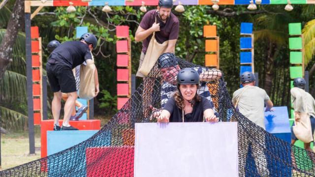 BLUPER realiza el juego de los cubos de colores en 'Supervivientes: All Stars'.