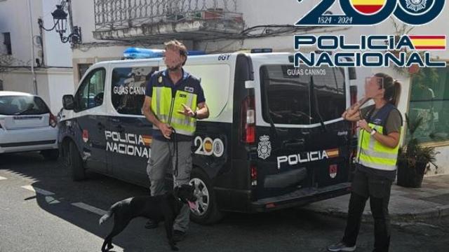 Agentes de la Policía Nacional participantes en la Operación Chocolata, en Estepona.