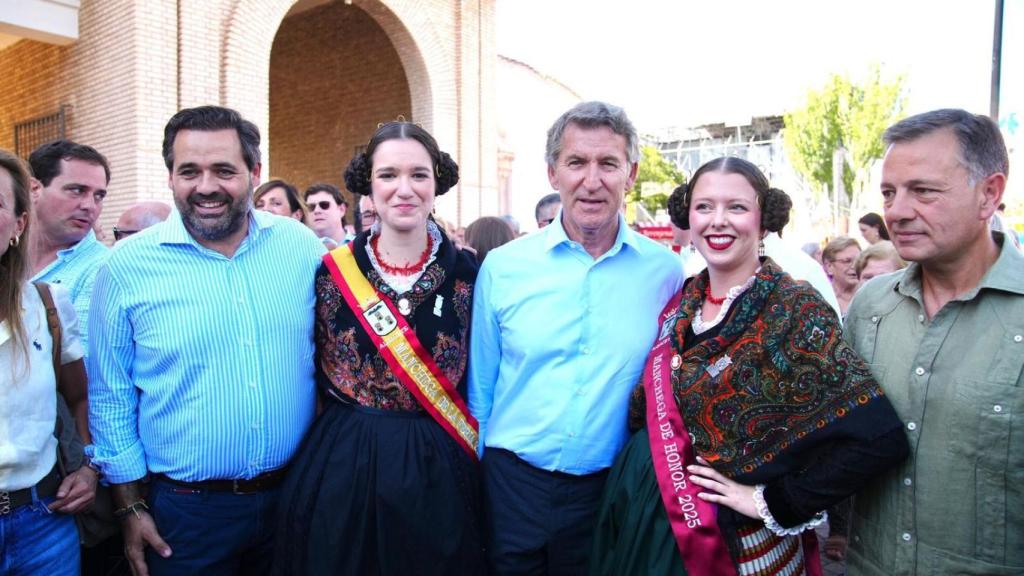 Alberto Núñez Feijóo junto a Paco Núñez y Manuel Serrano en la Feria de Albacete.