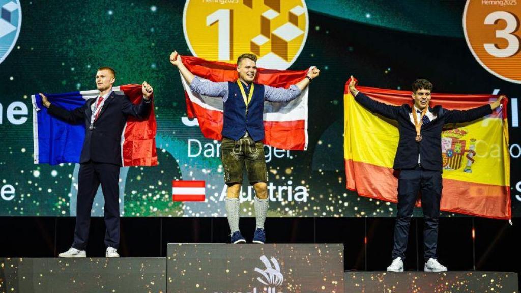 Álex Caro, en el tercer cajón del podio, en Dinamarca.