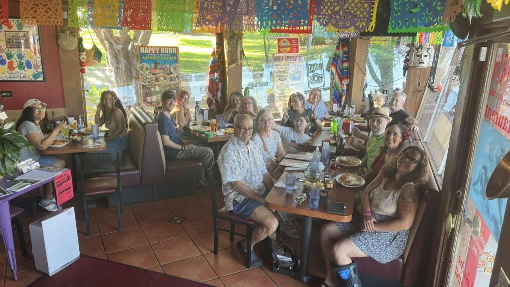 Una reunión de The Altadena Dining Club.