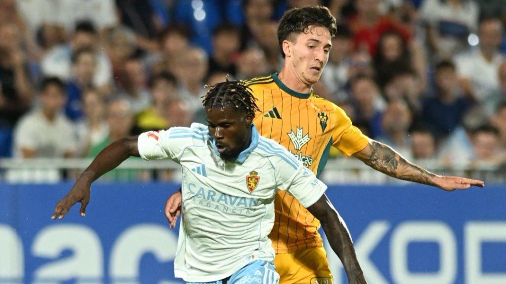 Paul Akouokou y Escribe, en el Real Zaragoza - Albacete