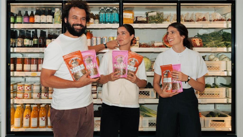 Vero Gómez junto a Fernando Usera y Almudena Peña, de Supernormal.