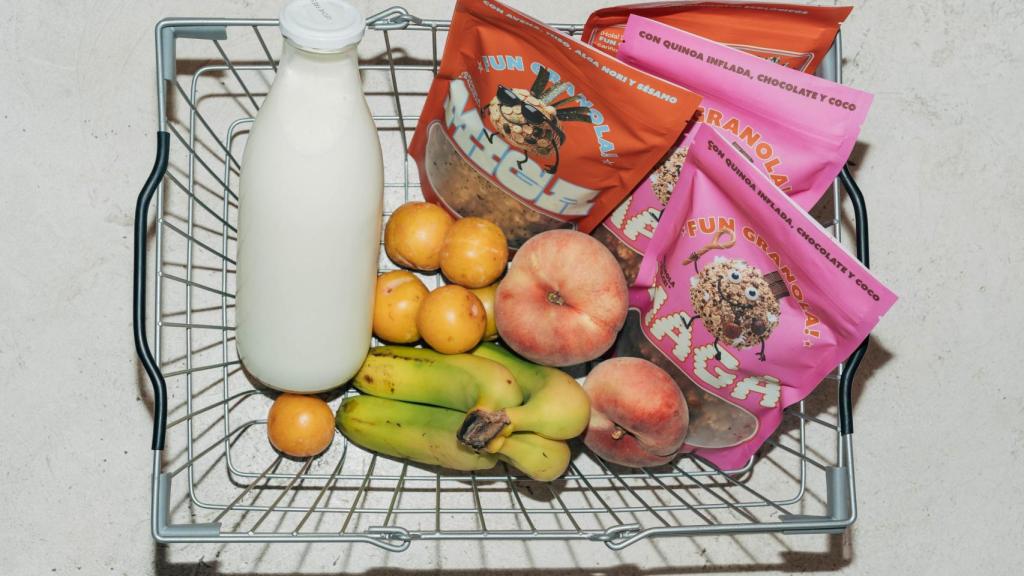 Una cesta de la compra, con granola incluida, en Supernormal.