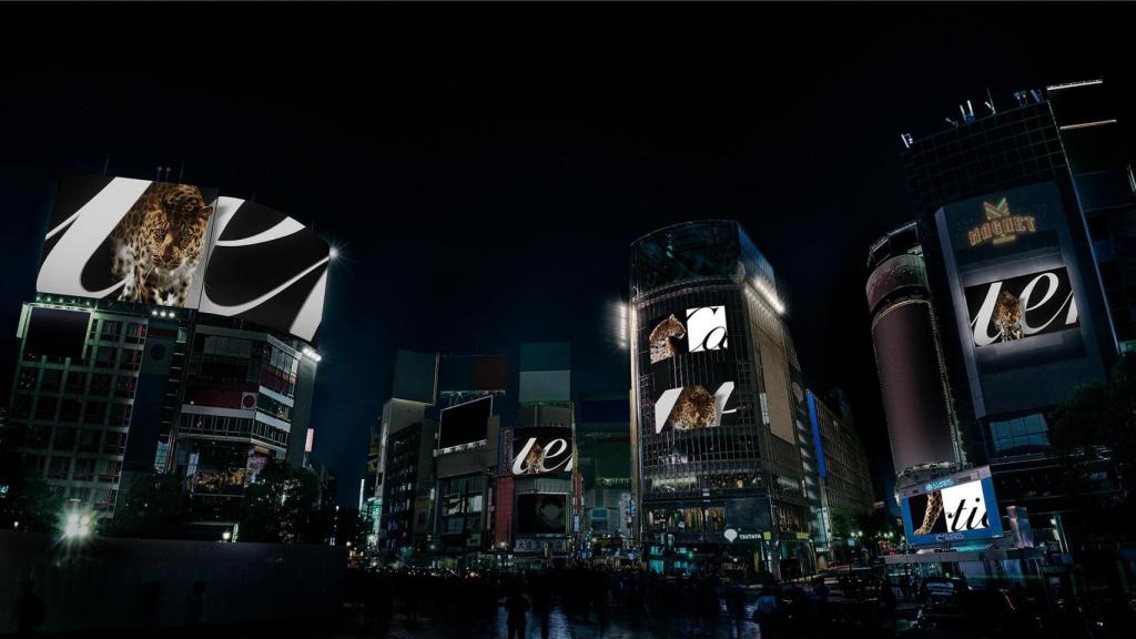 El animal a su paso por el distrito nipón.