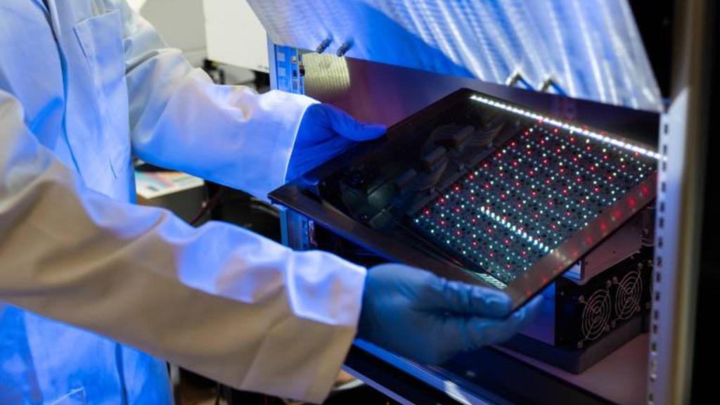 La nueva célula solar que convierte la luz interior en electricidad.