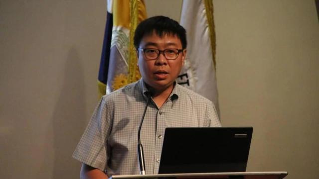 Rey Donne Papa, investigador de la Universidade Santo Tomás en Manila no CICA.