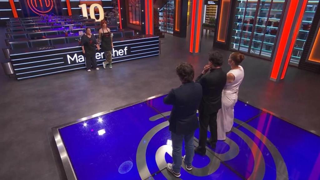 Charo Reina, Valeria Vegas, Jordi Cruz, Samantha Vallejo-Nágera y Pepe Rodríguez en 'MasterChef Celebrity'.