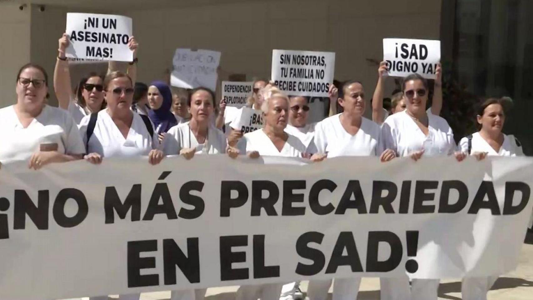 Manifestación de trabajadoras del servicio de ayuda a domicilio.