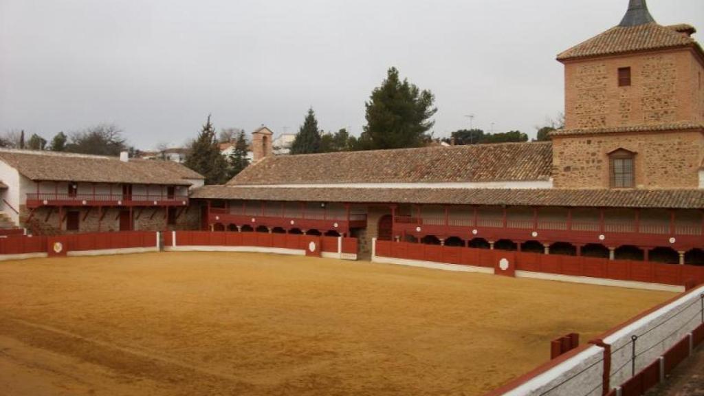 Santuario y plaza de toros de Santa Cruz de Mudela.