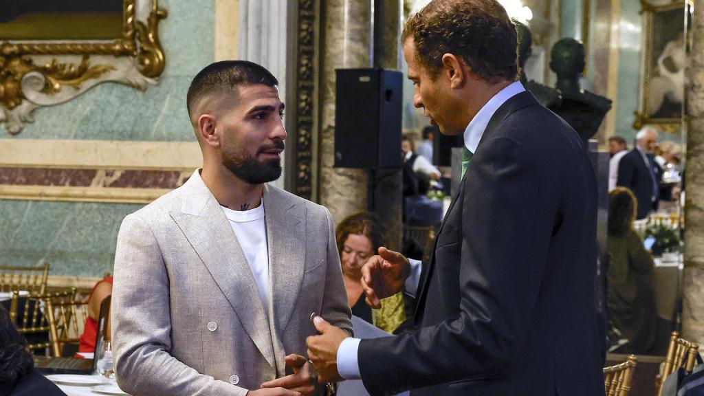 Ilia Topuria conversa con Arturo Guillén, cofundador y presidente de WOWfc