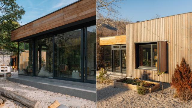 Casa prefabricada minimalista de madera y grandes ventanales.