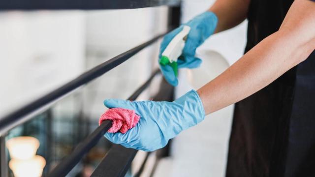 Una empleada de la limpieza.