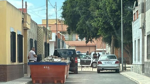 La Guardia Civil, este martes, desplegada en la casa de la diputación cartagenera de El Algar donde se ha producido el crimen machista.