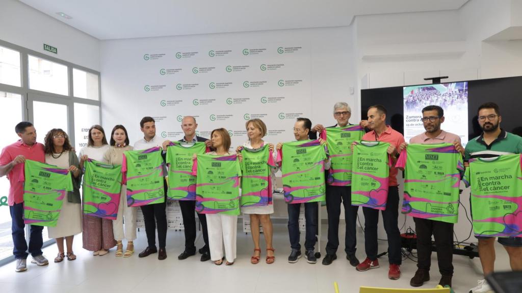 Foto de familia de la presentación de la Marcha mucho por vivir Zamora