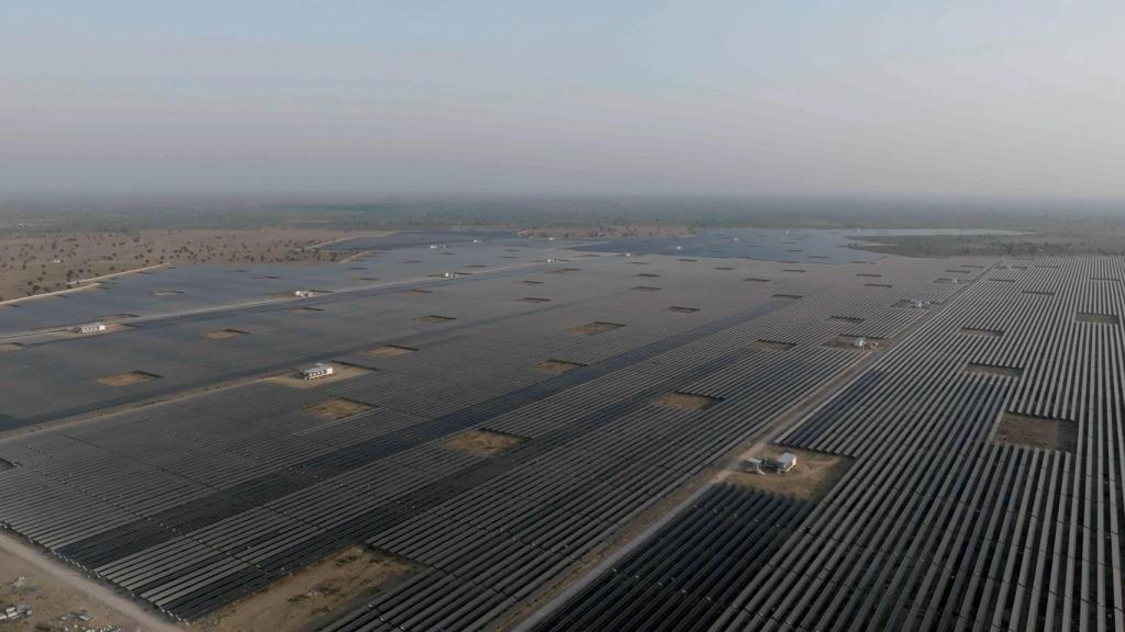 Planta fotovoltaica de 412 megavatios de Acciona Energía en la India.