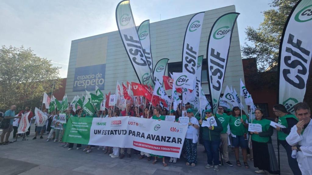 Concentración de trabajadores del SNS a las puertas del Hospital Río Hortega de Valladolid
