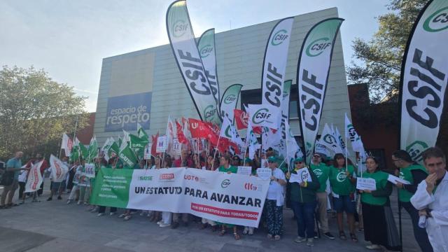 Concentración de trabajadores del SNS a las puertas del Hospital Río Hortega de Valladolid