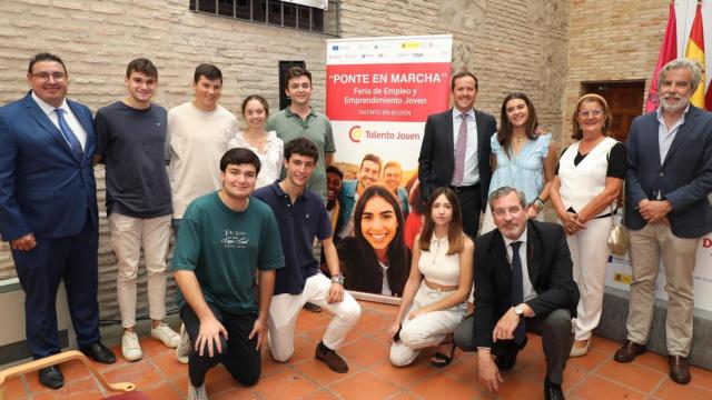 Presentación oficial de una feria que está destinada a fomentar el empleo juvenil.