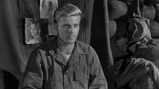 El joven recluta que se enfrenta a los horrores de la guerra en 'Soldado o cazador' (1962)