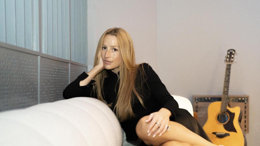 La cantautora catalana Belén Aguilera posando para Magas.