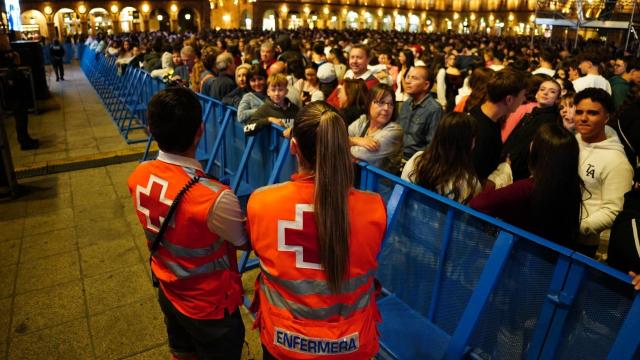 Equipos de la Cruz Roja en la Plaza Mayor de Salamanca durante las fiestas