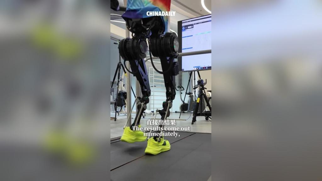 Tien Kung en la máquina de correr.