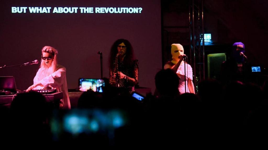El colectivo punk durante una actuación en la sala Shedhalle de Berlín el 12 de mayo de 2022.