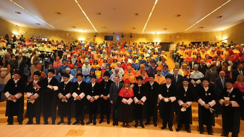 Juanma Moreno, este martes con los rectores de las universidades andaluzas.