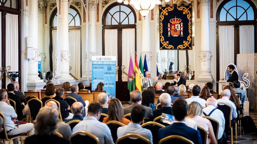 Vista del Salón de los Espejos del Ayuntamiento de Málaga.
