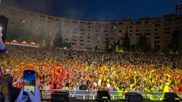 El auditorio Julio Iglesias en Benidorm repleto de público siguiendo Eurovisión este mayo.