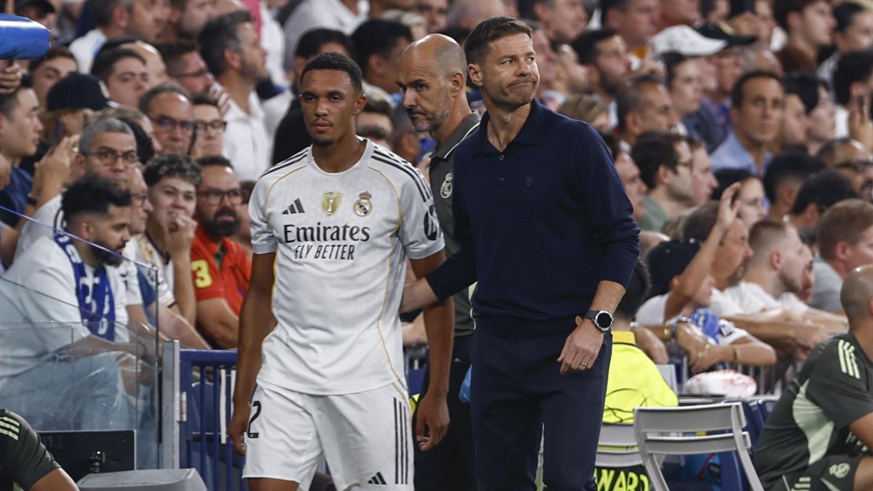 Trent se retira junto a Xabi Alonso.