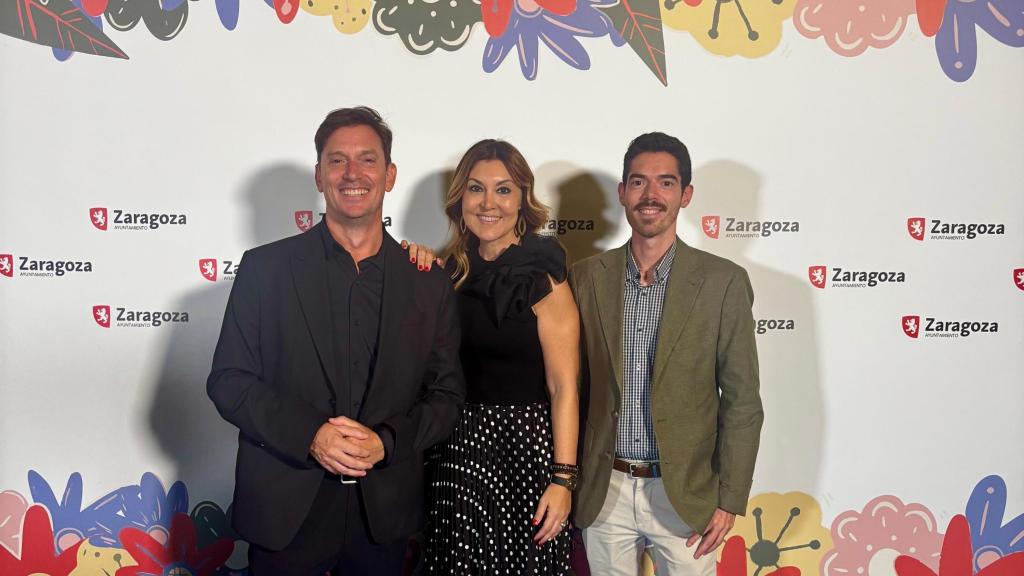 De izquierda a derecha, Ramiro Lope, miembro del departamento comercial de El Español de Aragón; Susana Cano, directora comercial, y Jorge Lisbona, director editorial, durante la presentación oficial de las Fiestas del Pilar.
