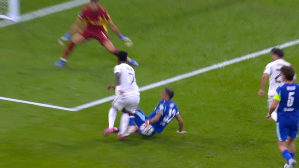 La mano del defensa del Olympique de Marsella en el partido ante el Real Madrid.