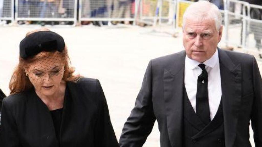 El príncipe Andrés y Sarah Ferguson, el 16 de septiembre de 2025 en el funeral de la duquesa de Kent.