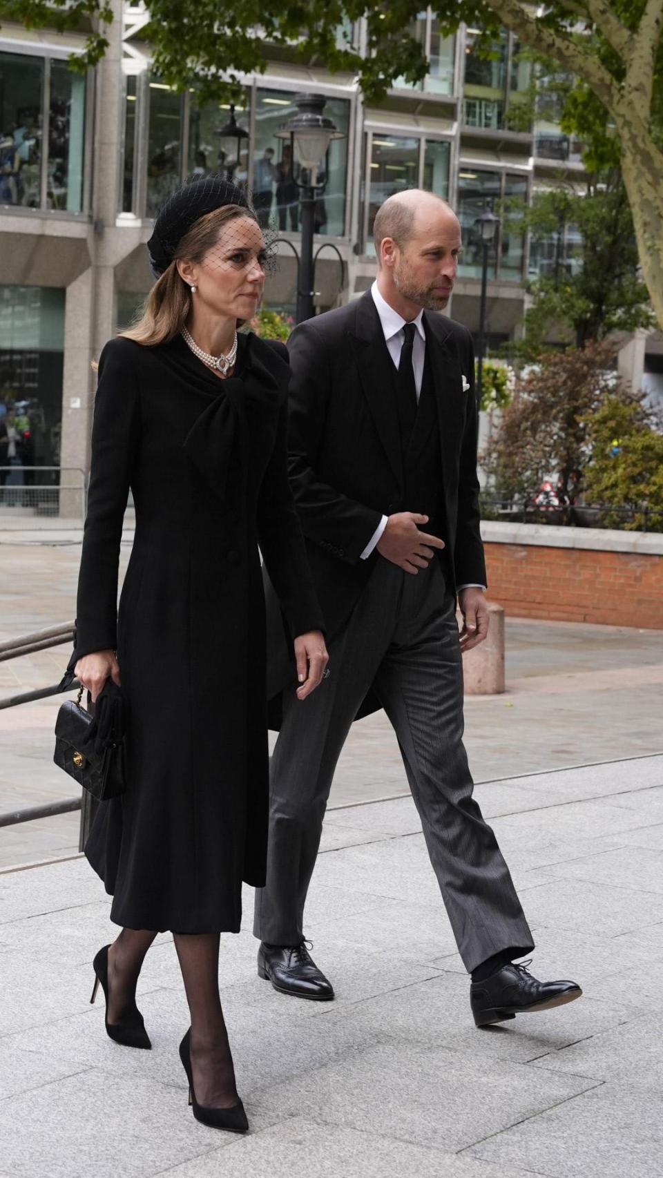 Kate Middleton llega acompañada de su marido.