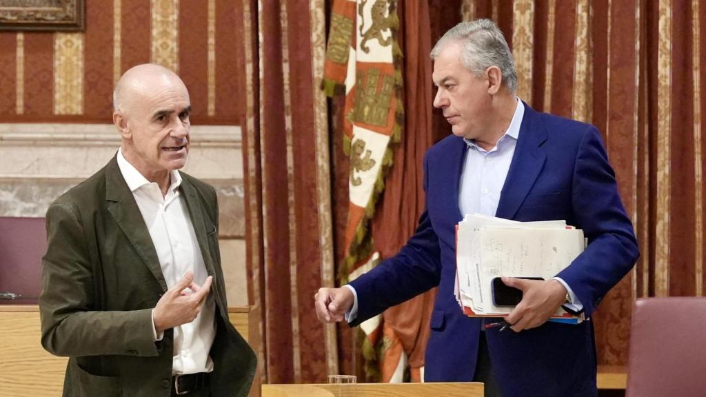 El alcalde de Sevilla, José Luis Sanz, y el portavoz del PSOE, Antonio Muñoz