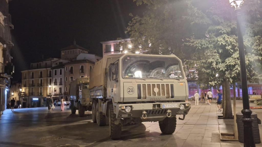 Camiones de la UME en Zocodover.