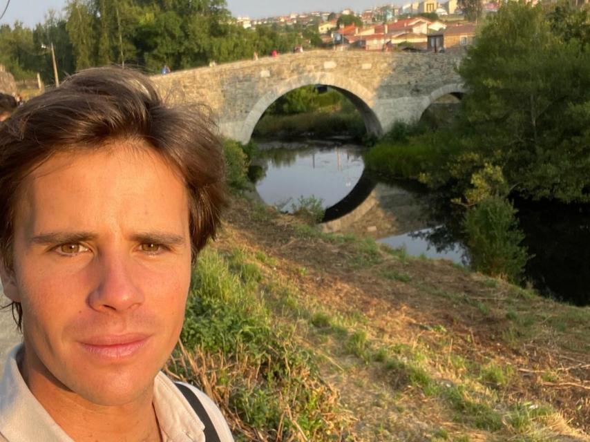 Álvaro Ferraro haciendo el camino de Santiago.