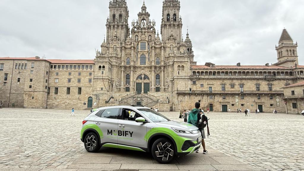 Un vehículo de MOBIFY en Santiago de Compostela.