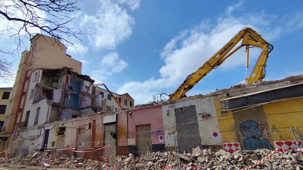 Otra imagen de los trabajos de demolición.