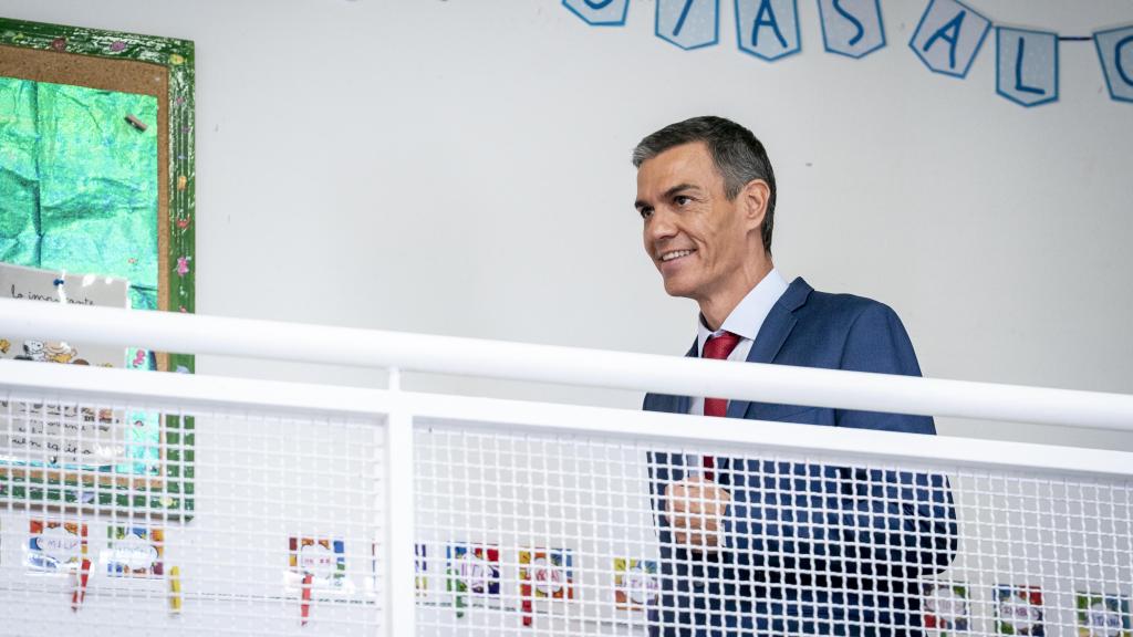 El presidente, Pedro Sánchez, durante la visita este miércoles a la escuela municipal infantil Casa de los Niños, en Getafe.